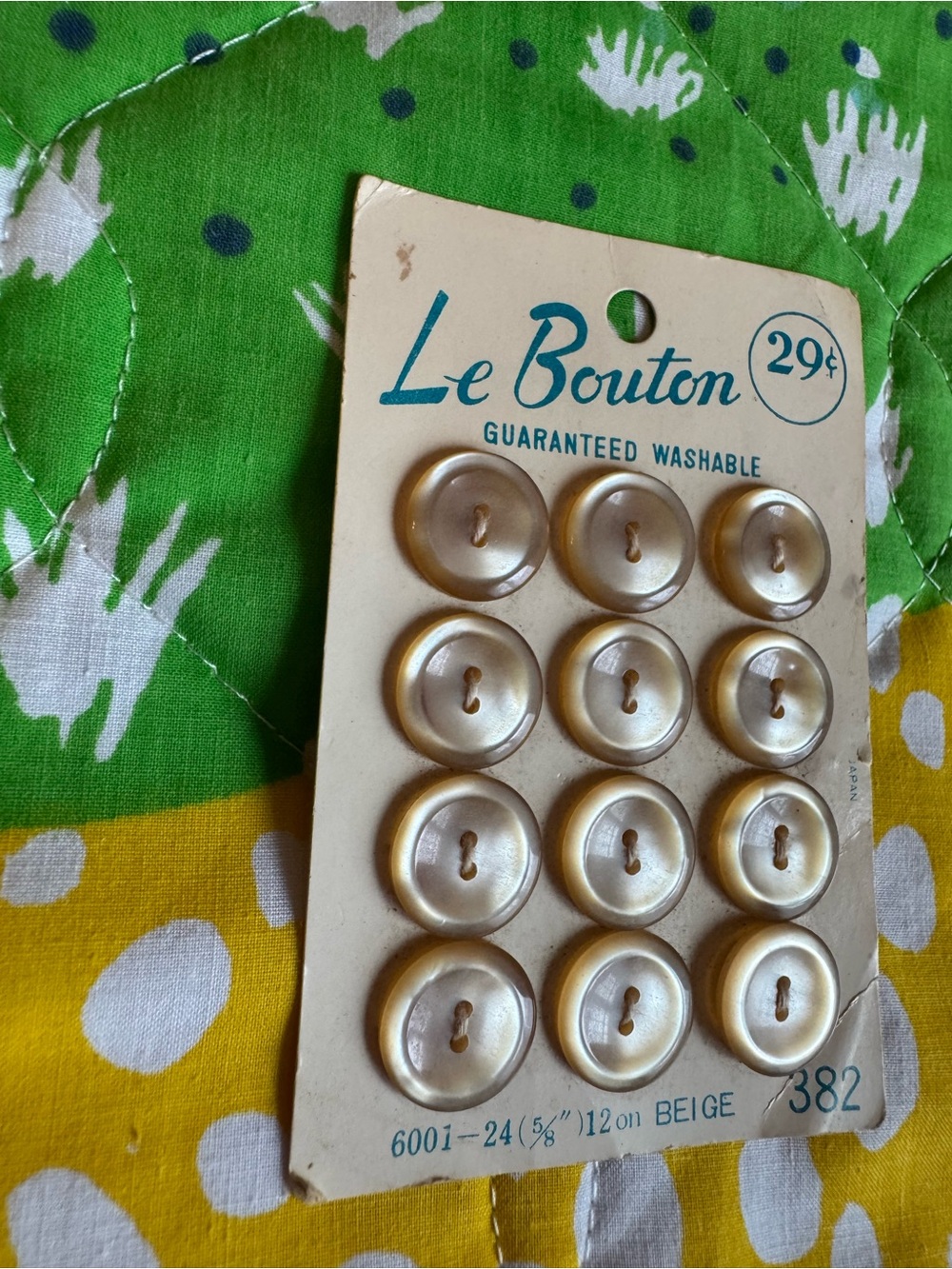 vintage Le Bouton 5/8" beige 2-hole shank buttons - Picture 4 of 8